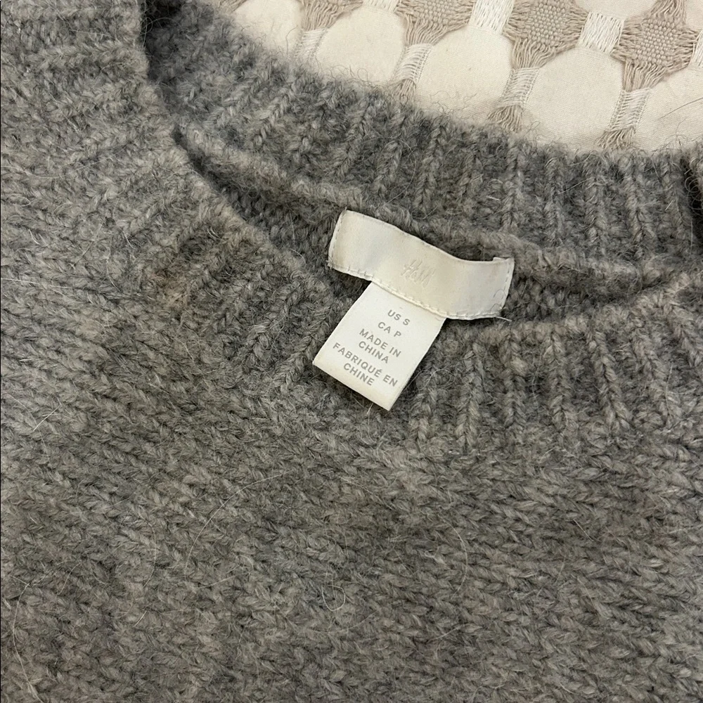 H&M cropped and boxy sweater - Picture 3 of 5